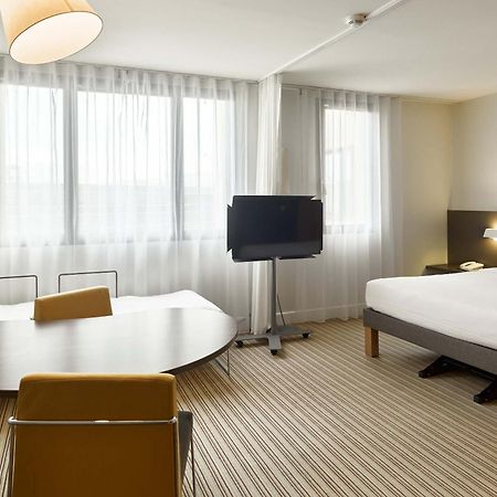 B&B Hotel Velizy Est Esterno foto