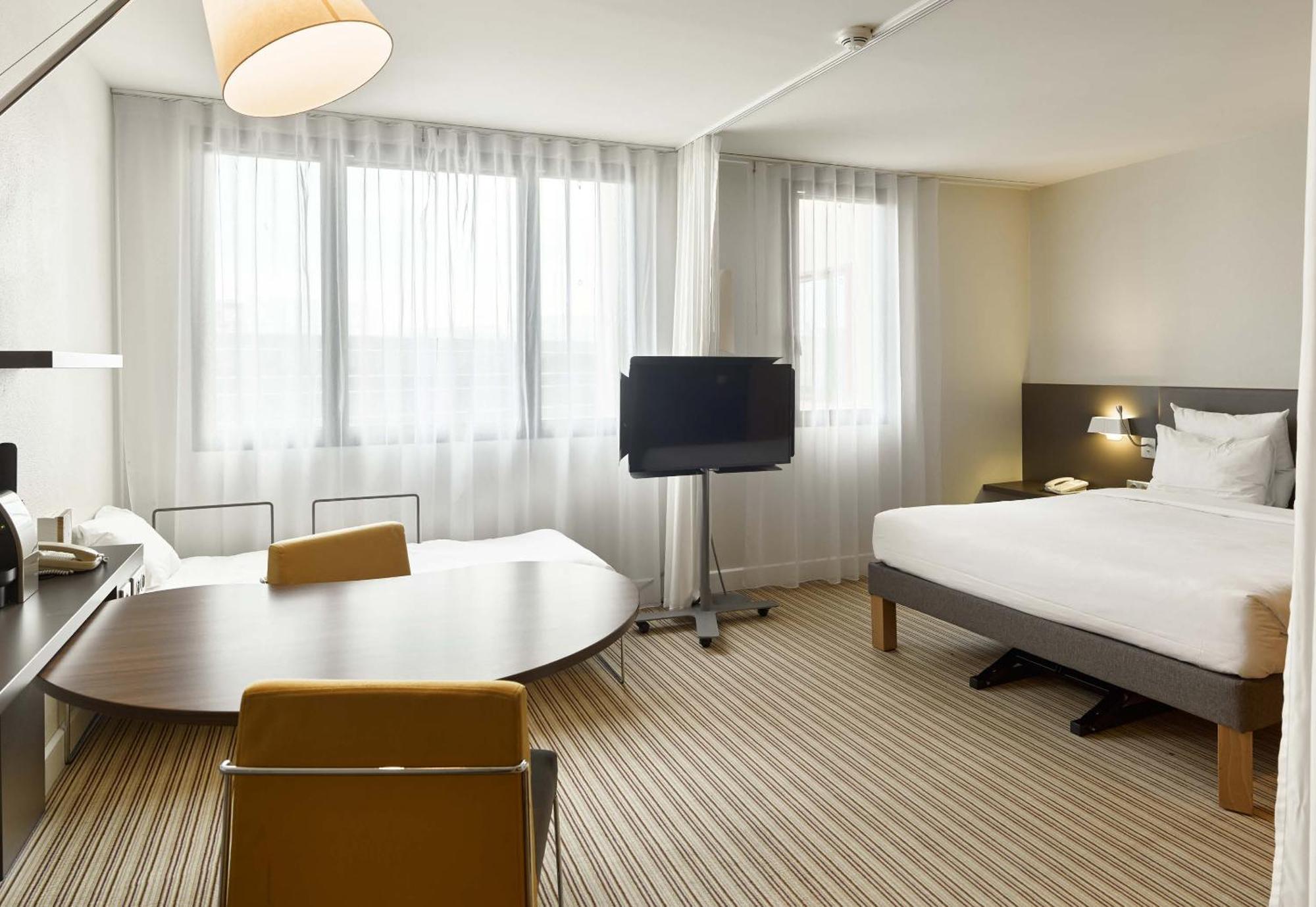 B&B Hotel Velizy Est Esterno foto