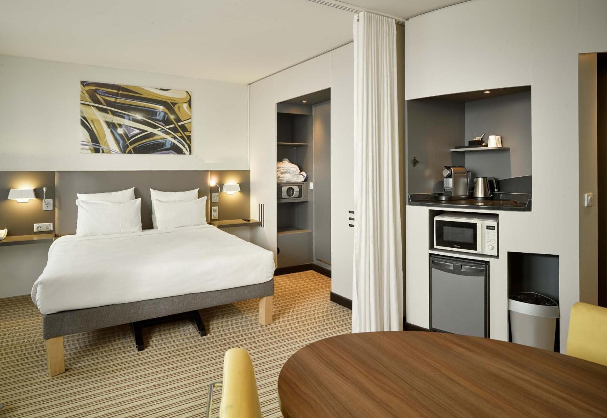 B&B Hotel Velizy Est Esterno foto
