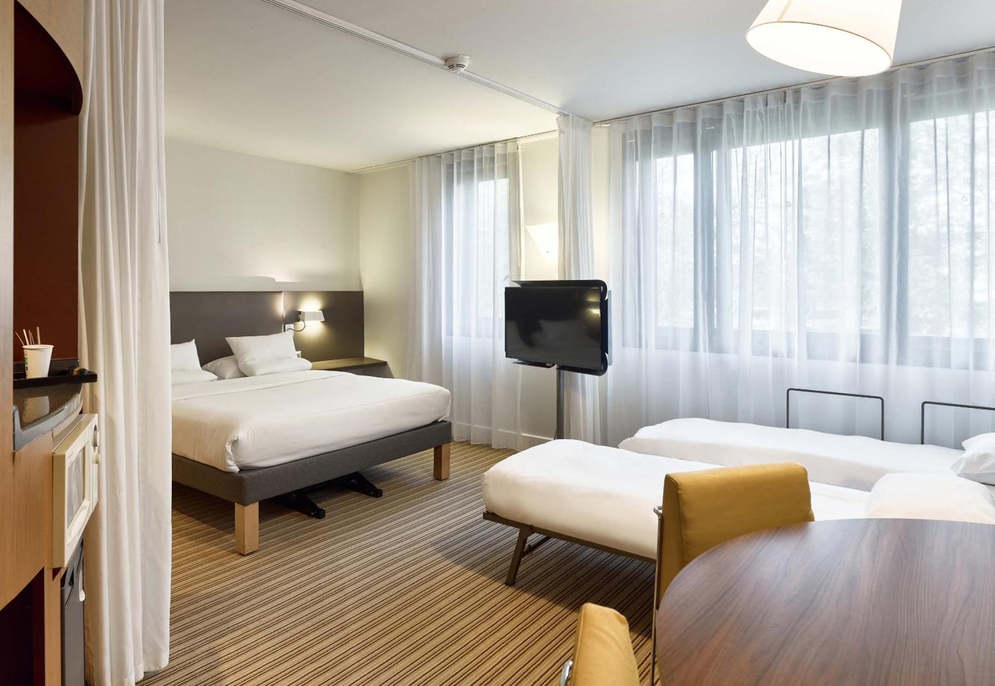 B&B Hotel Velizy Est Esterno foto