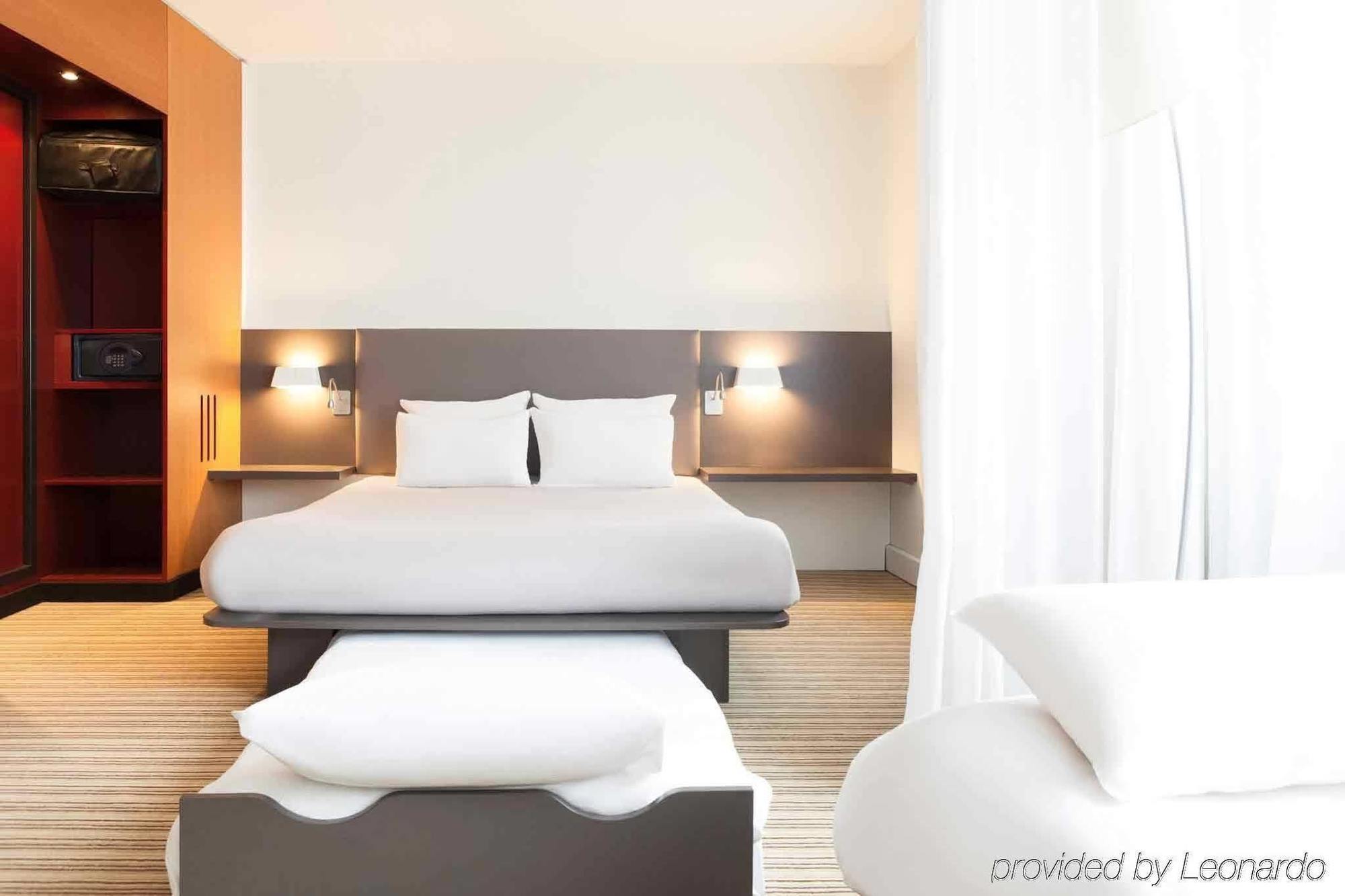 B&B Hotel Velizy Est Esterno foto